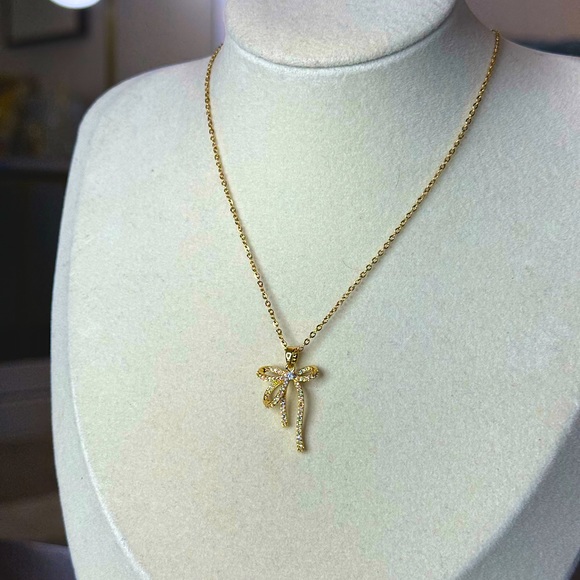 18kt Gold Plated Dainty Layering Bow Detail Necklace - Picture 2 of 4